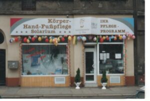 Laden 10 Jahre Der Familienbetrieb vor dem Umzug